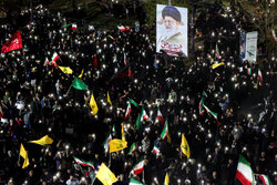 مکتب امام خامنه‌ای ایران را زنده‌ نگاه‌ می‌دارد