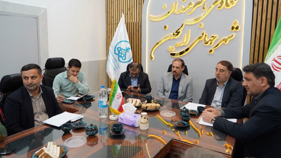 پیگیری رفع مشکلات هنرمندان سفال و سرامیک لالجین