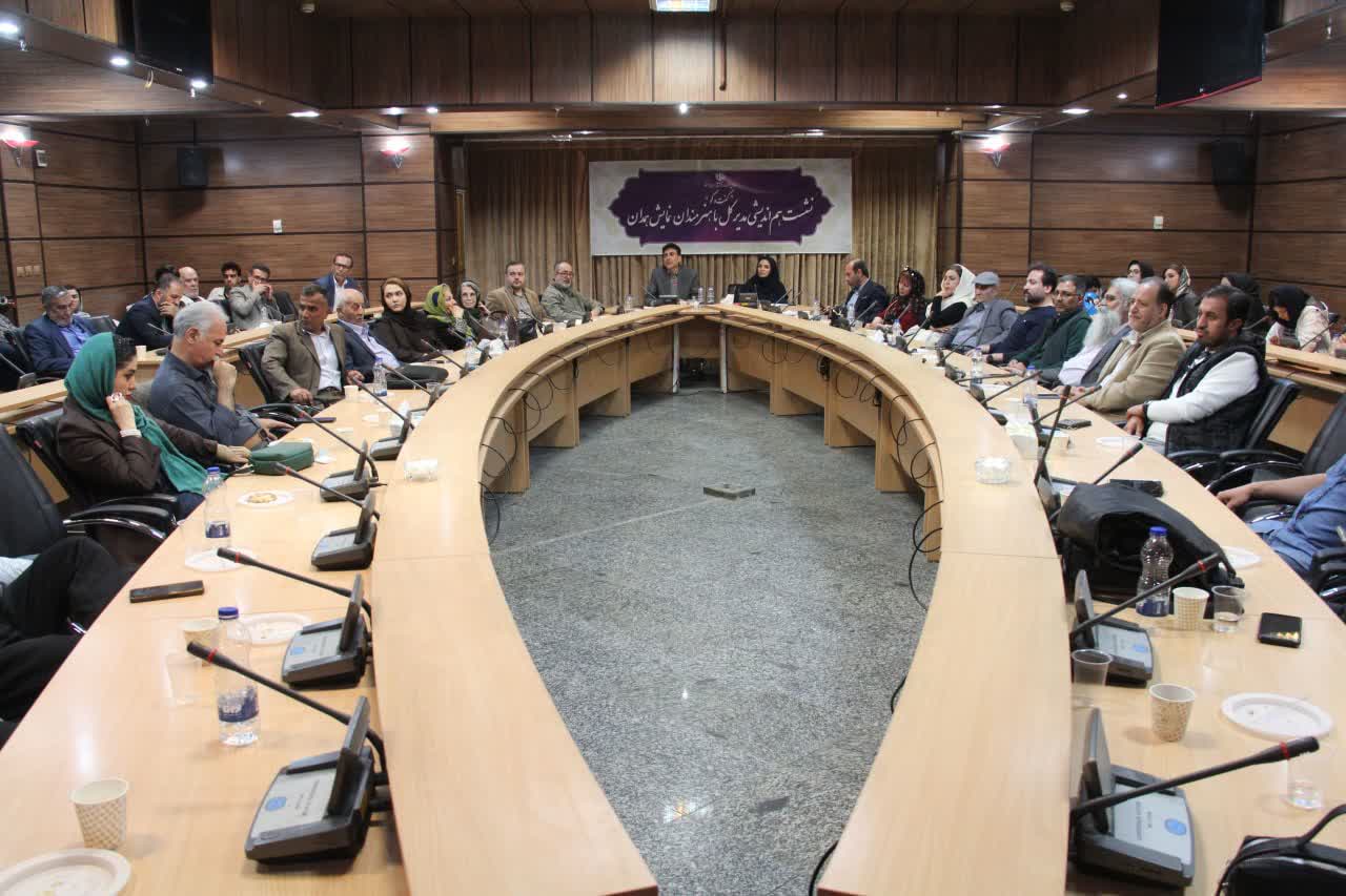 گفت‌وگوی 4 ساعته هنرمندان نمایش همدان با مدیرکل فرهنگ و ارشاد اسلامی استان