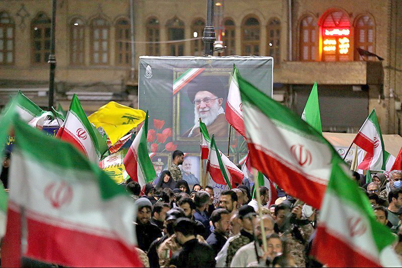 شب‌هایی که پرچم زبان خیابان شد