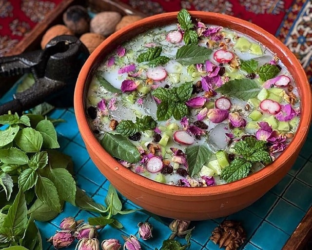 پرهیز از غذاهای سنگین، مصرف خوراکی‌های خنک