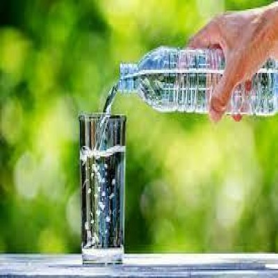 آب در قاعده هرم الگوی غذایی سالمندان