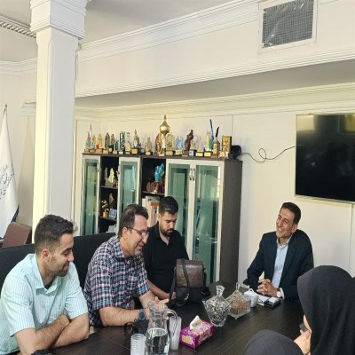 مطالبات عکاسان را در حد توان پیگیری می‌کنم